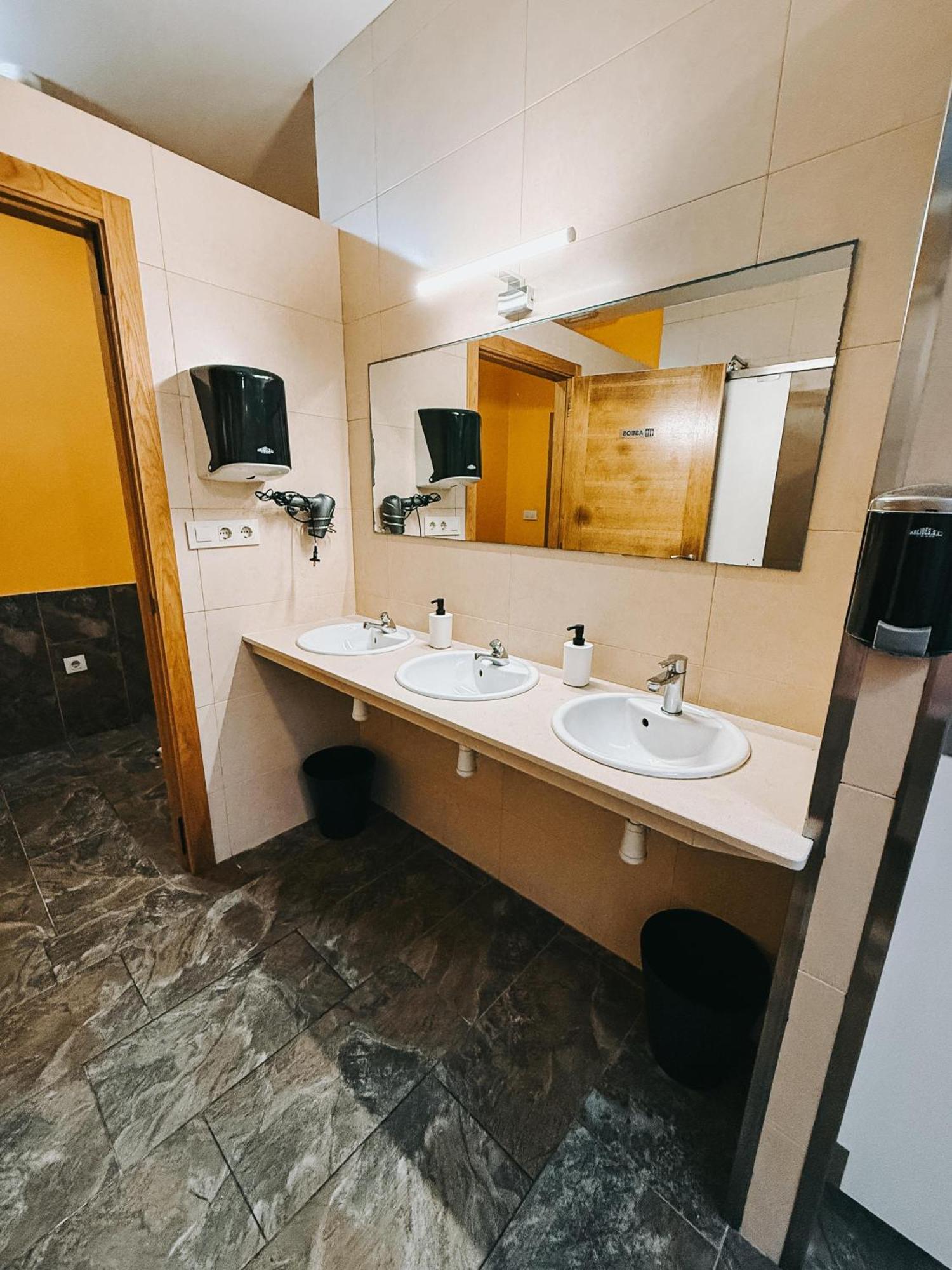 Albergue Lecer Sobrado Porta Exteriör bild